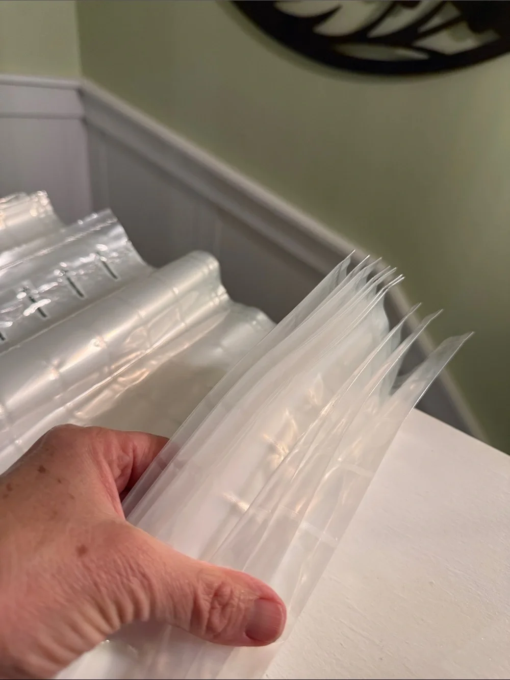10 Clear Inflatable Air Cushion Bags for Wine Bottles with Hand Pump